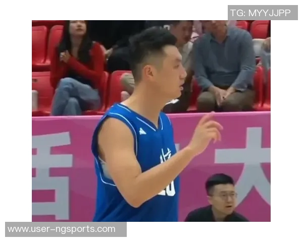 翟晓川妻子分享观赛美照庆祝陪伴第15个赛季只为与你共度每一个瞬间